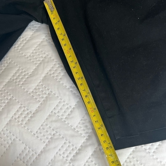 MOSSIMO Plus Size 16 Lady’s Black Walking Shorts, 10.5 Inch Inseam, Preloved - Picture 3 of 8